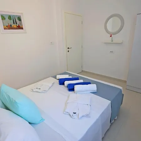 Xenos 6 With A Private Pool Near The Sea Τιγκάκι