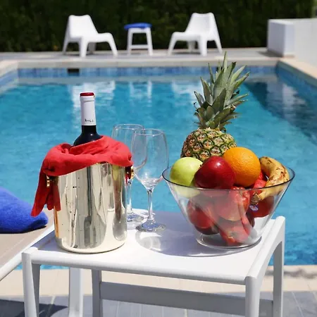 Villa Xenos 6 With A Private Pool Near The Sea