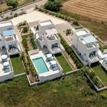 Xenos 6 With A Private Pool Near The Sea Tigaki