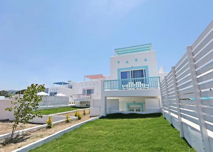 Xenos 6 With A Private Pool Near The Sea Tigaki