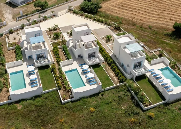 Xenos 6 With A Private Pool Near The Sea Tigaki