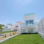 Xenos 6 With A Private Pool Near The Sea Tigaki