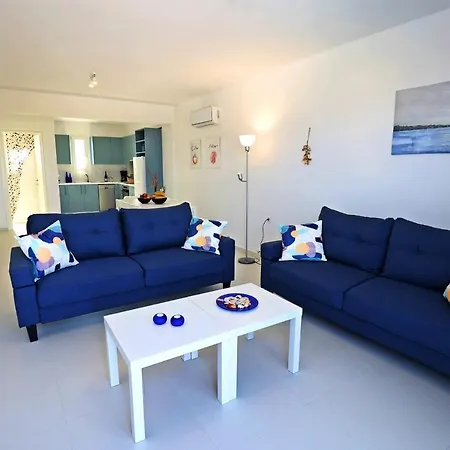 Xenos 6 With A Private Pool Near The Sea Tigaki